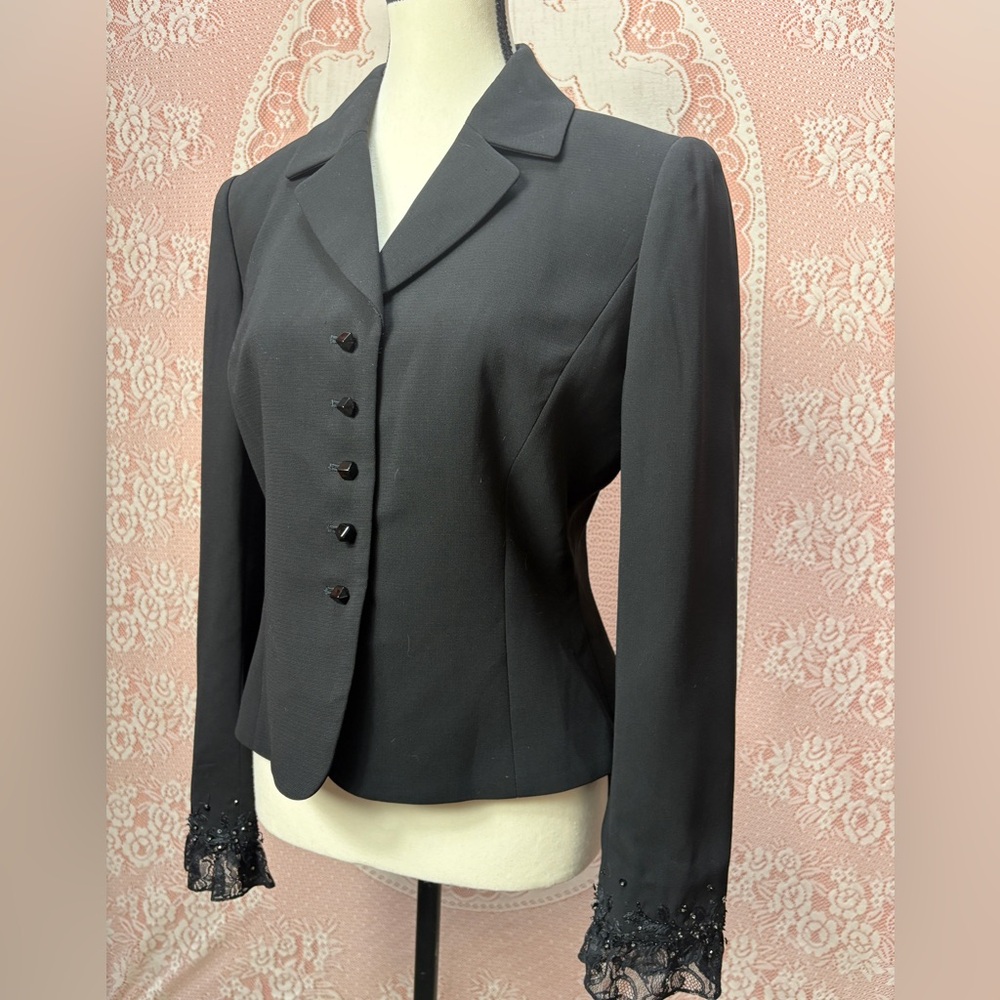 Tahari Arthur S. Levine black tailored blazer, size 6